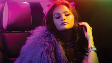 Selena Gomez estrena 'Single Soon' con un videoclip para festejar la libertad de irse de fiesta