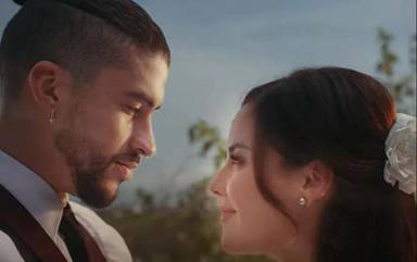 'Tití Me Preguntó' nos trae una boda sorpresa: Bad Bunny y su enlace con Gabriela Berlingeri en su videoclip