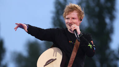 Ed Sheeran actuando en Belfast en mayo de 2022