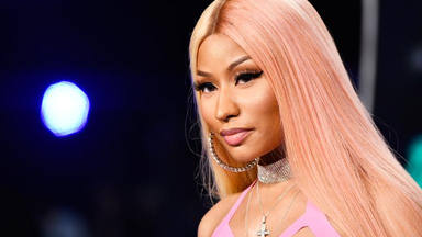 Nicki Minaj causa indignación al empujar a una seguidora en un caótico encuentro en Londres