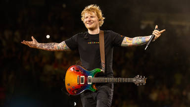 Ed Sheeran se ha puesto detrás de la barra para promocionar su nuevo disco, 'Autumn Variation'