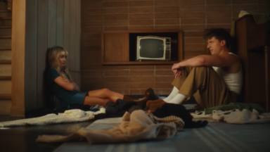 Charlie Puth estrena 'That’s Not How This Works' con Sabrina Carpenter en el videoclip