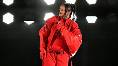 Rihanna actuando en la Super Bowl