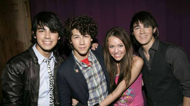 El reencuentro entre los Jonas Brothers y Miley Cyrus que los fans esperan  está más cerca de lo que crees - Tu música - MegaStarFM