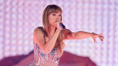 Taylor Swift cantando en su 'The Eras Tour' en Las Vegas de 2023