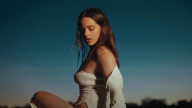 Rosalía es pura sensualidad en el videoclip de 'Hentai', su polémico temazo en forma de balada