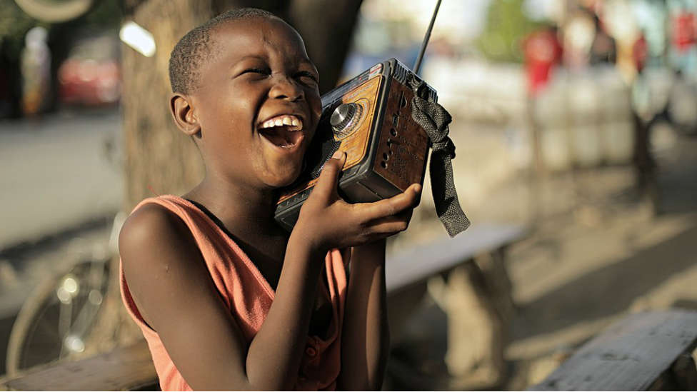 Pedro del Castillo te cuenta cómo la radio es el medio aliado contra la pandemia en África