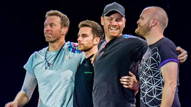 Coldplay lo peta en Argentina invitando a subir al escenario a una de las artistas más famosas del país: Tini