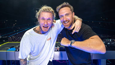David Guetta recibe el nuevo año junto a su fiel escudero Morten, con su temazo 'Permanence'