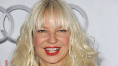 ¿Sabías que Sia es autista, ha estado 3 años en cama y su nueva canción avanza un nuevo álbum?