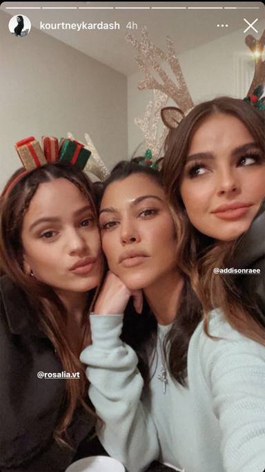Esto es lo que pasó en la fiesta casera de Navidad de Rosalía, con Kylie Jenner y Kourtney Kardashian