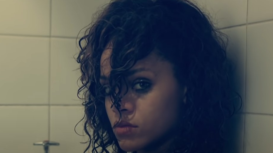 Rihanna en una imagen del videoclip de 'We found love'