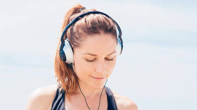 Confirman que 1000 millones de jóvenes y adolescentes pueden sufrir sordera por mal uso de auriculares