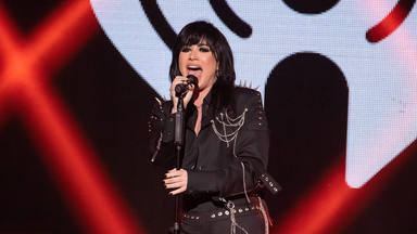 Demi Lovato cantando en 'iHeartRadio z100's Jingle Ball' en diciembre de 2022
