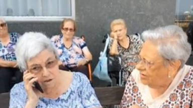 Las abuelas que han triunfado en TikTok bailando 'Despechá' con mucho arte en la residencia