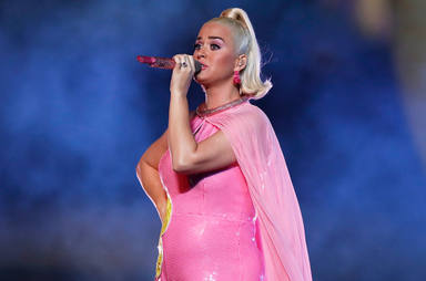 Katy Perry revoluciona las redes sociales con su fotografía posparto