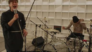 Paulo Londra estrena el remix de Nublado con Travis Barker a la batería y no pararás de cantarlo